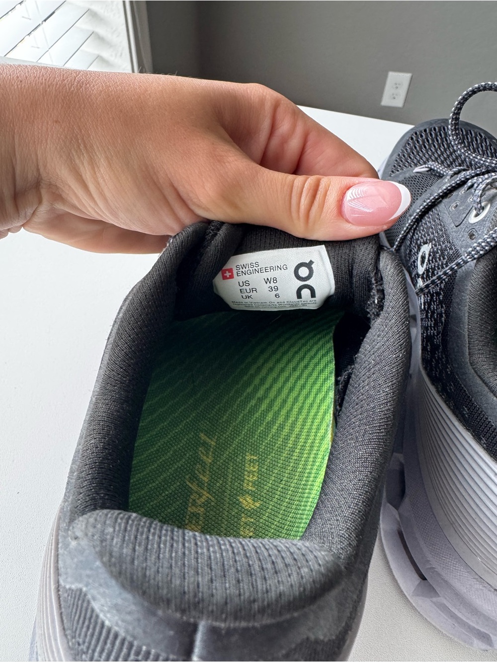 On Running womans Black & Gray/Purple Cloud Athletic Shoes - Picture 5 of 6